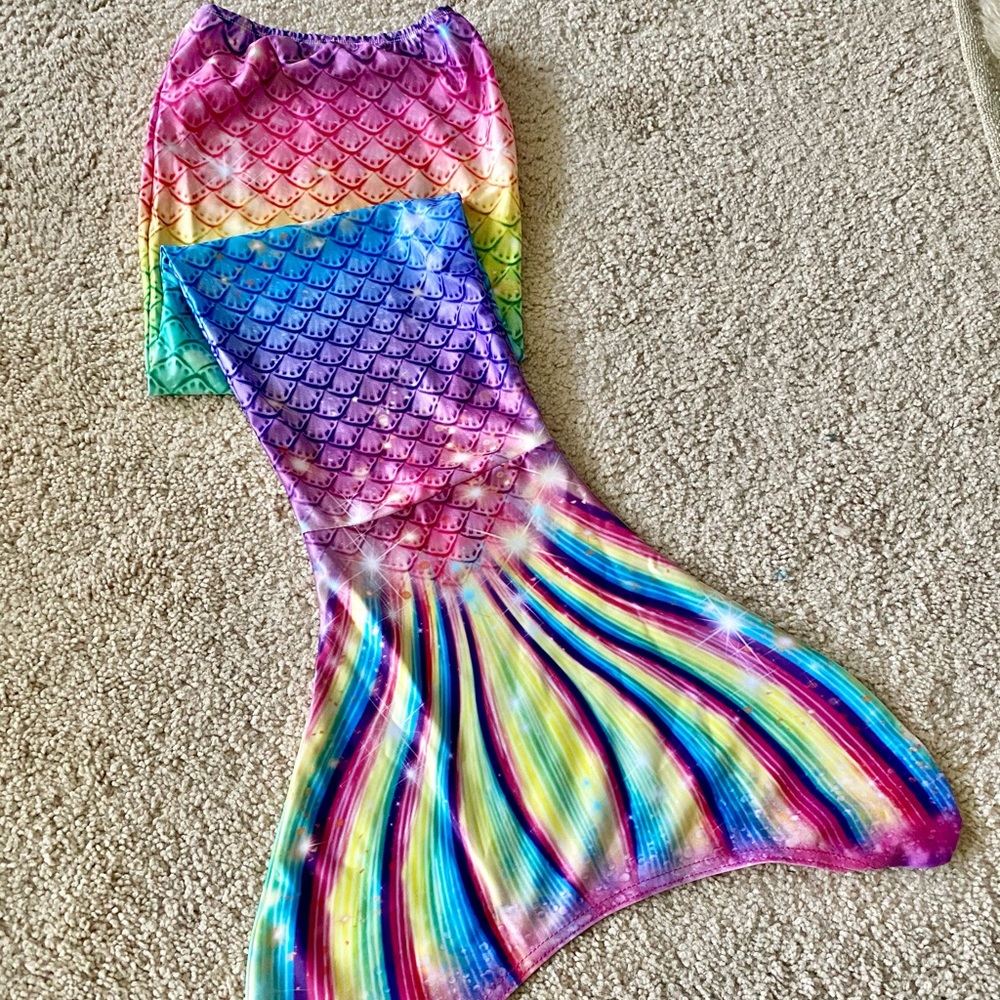 Girl’s two-piece mermaid bathing suit